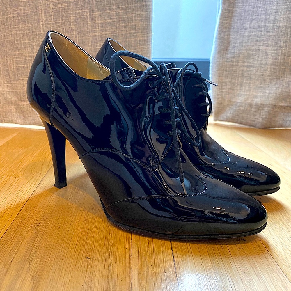 CHANEL Patent Calfskin Lace Up Oxford Ankle Boots